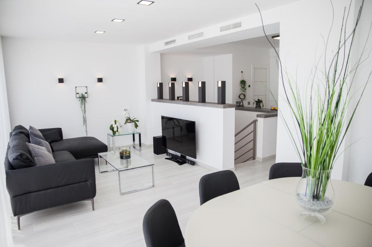 Spacious 200 Sq.M. Penthouse With Sea View Terraces トレモリノス エクステリア 写真