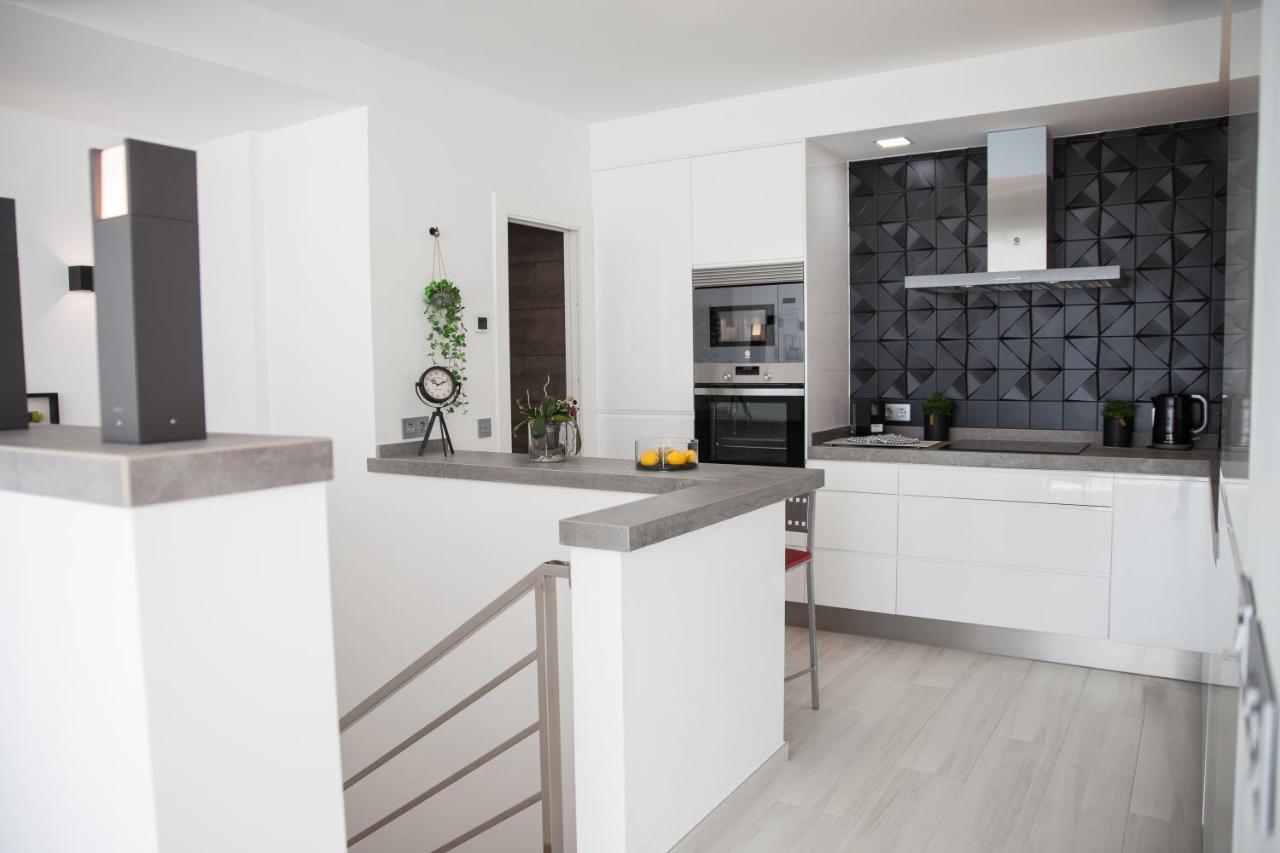 Spacious 200 Sq.M. Penthouse With Sea View Terraces トレモリノス エクステリア 写真