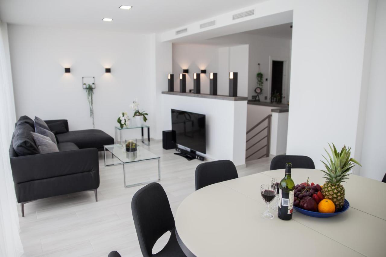 Spacious 200 Sq.M. Penthouse With Sea View Terraces トレモリノス エクステリア 写真